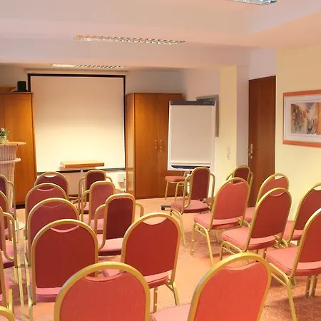 Hotel Am Heideloffplatz 3*