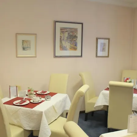 Am Heideloffplatz Szálloda 3*